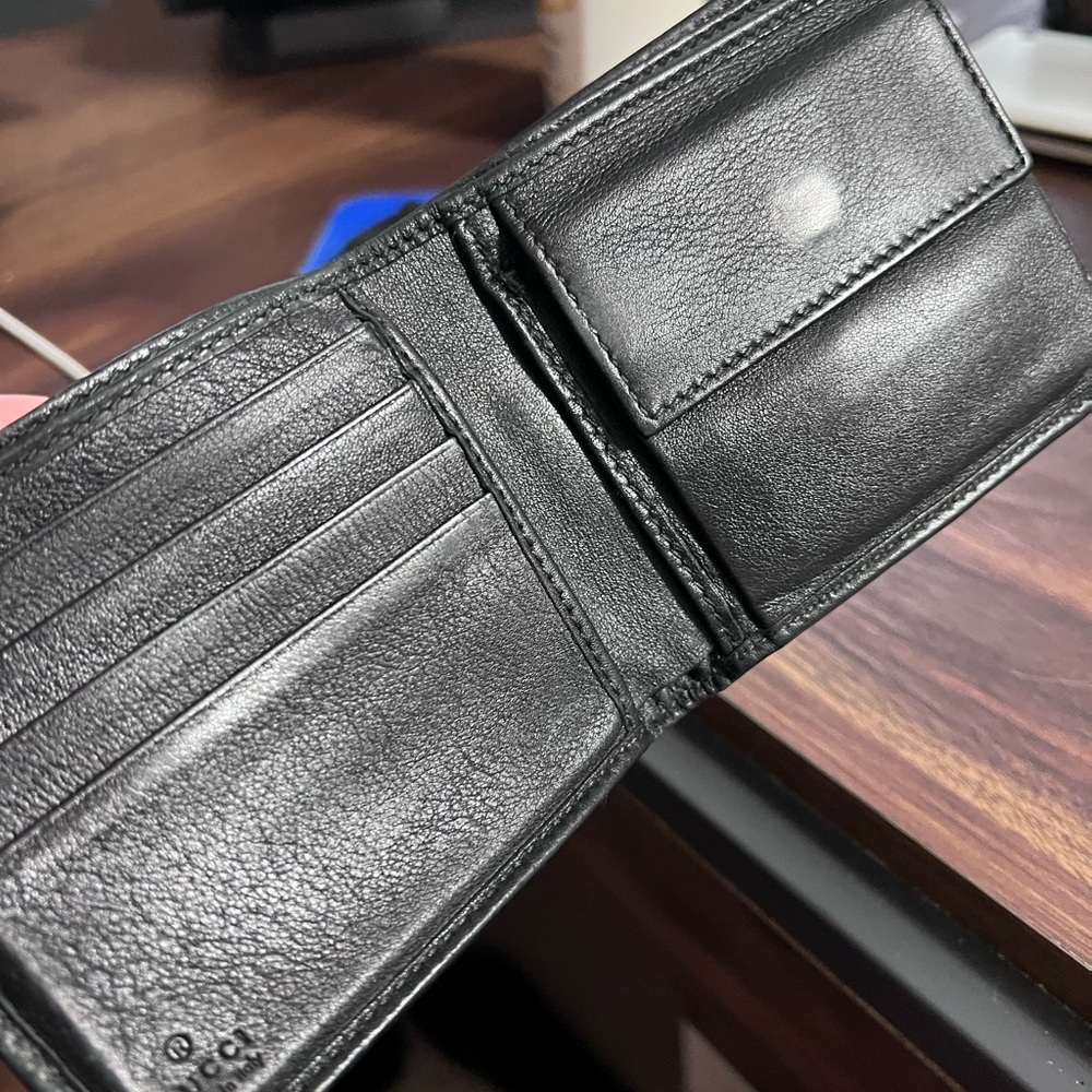Gucci Embossed Black Wallet with Red and Green Accents - Picture 7 of 14